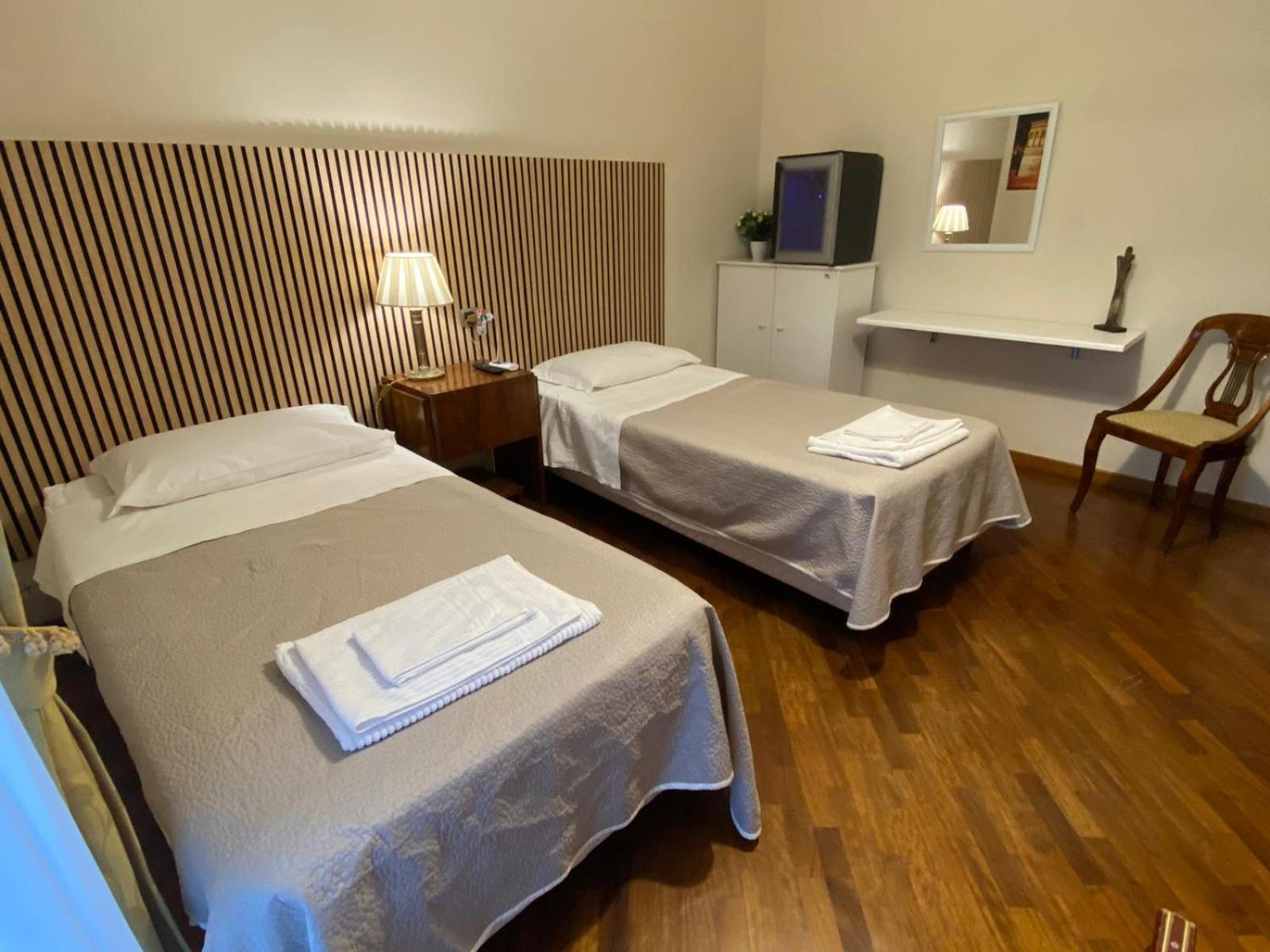 Casa Battisti Messina Guest House In Centro Citta, Ideale Per Famiglie O Gruppi Luaran gambar