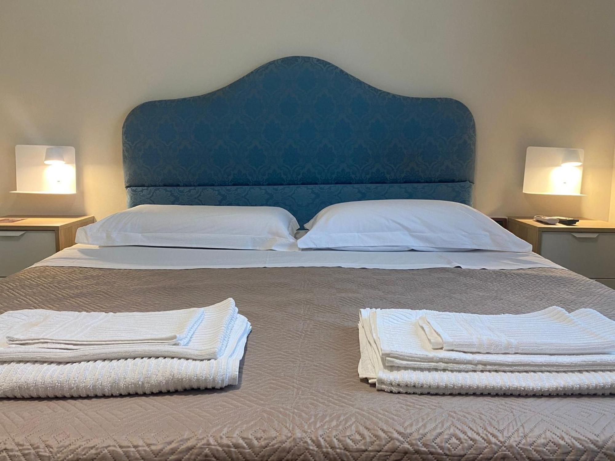 Casa Battisti Messina Guest House In Centro Citta, Ideale Per Famiglie O Gruppi Luaran gambar